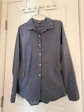 The North Face Women’s Adjustable Button-Up Shirt—Medium (M)